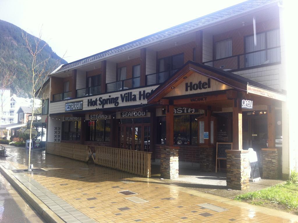 Spring Villa Hotel Harrison Hot Springs Esterno foto