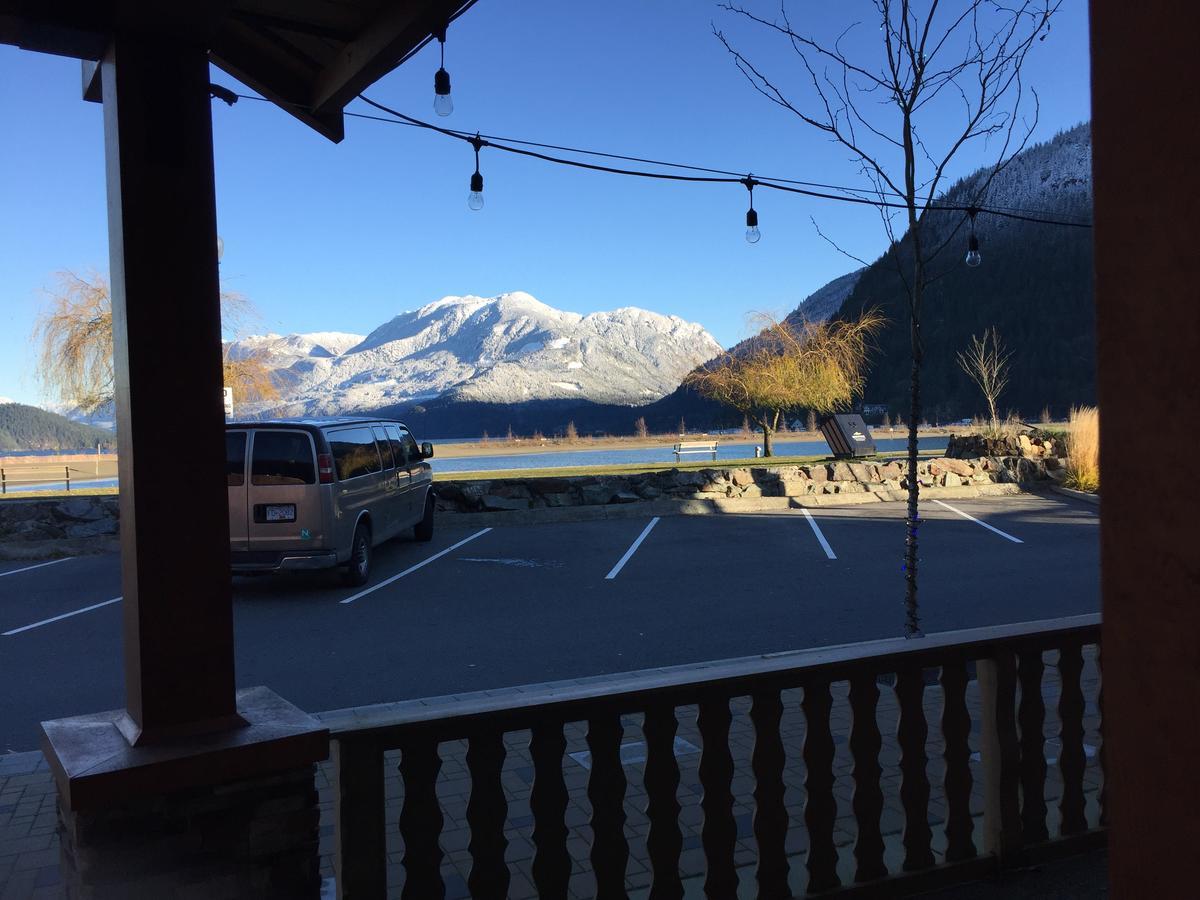 Spring Villa Hotel Harrison Hot Springs Esterno foto