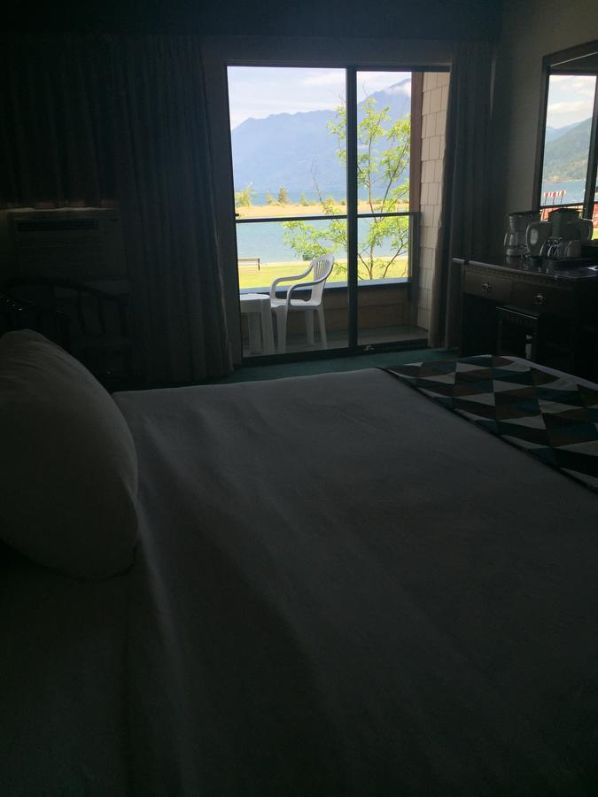 Spring Villa Hotel Harrison Hot Springs Esterno foto