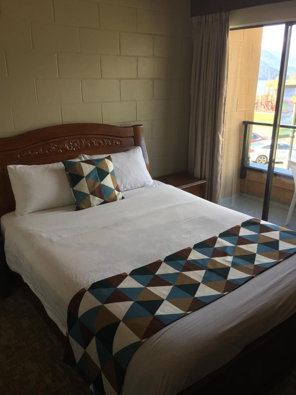 Spring Villa Hotel Harrison Hot Springs Esterno foto