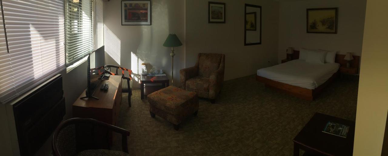 Spring Villa Hotel Harrison Hot Springs Esterno foto